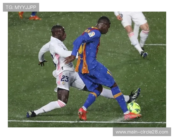 罗马两球击败卡利亚里，积分榜追平欧冠区对手